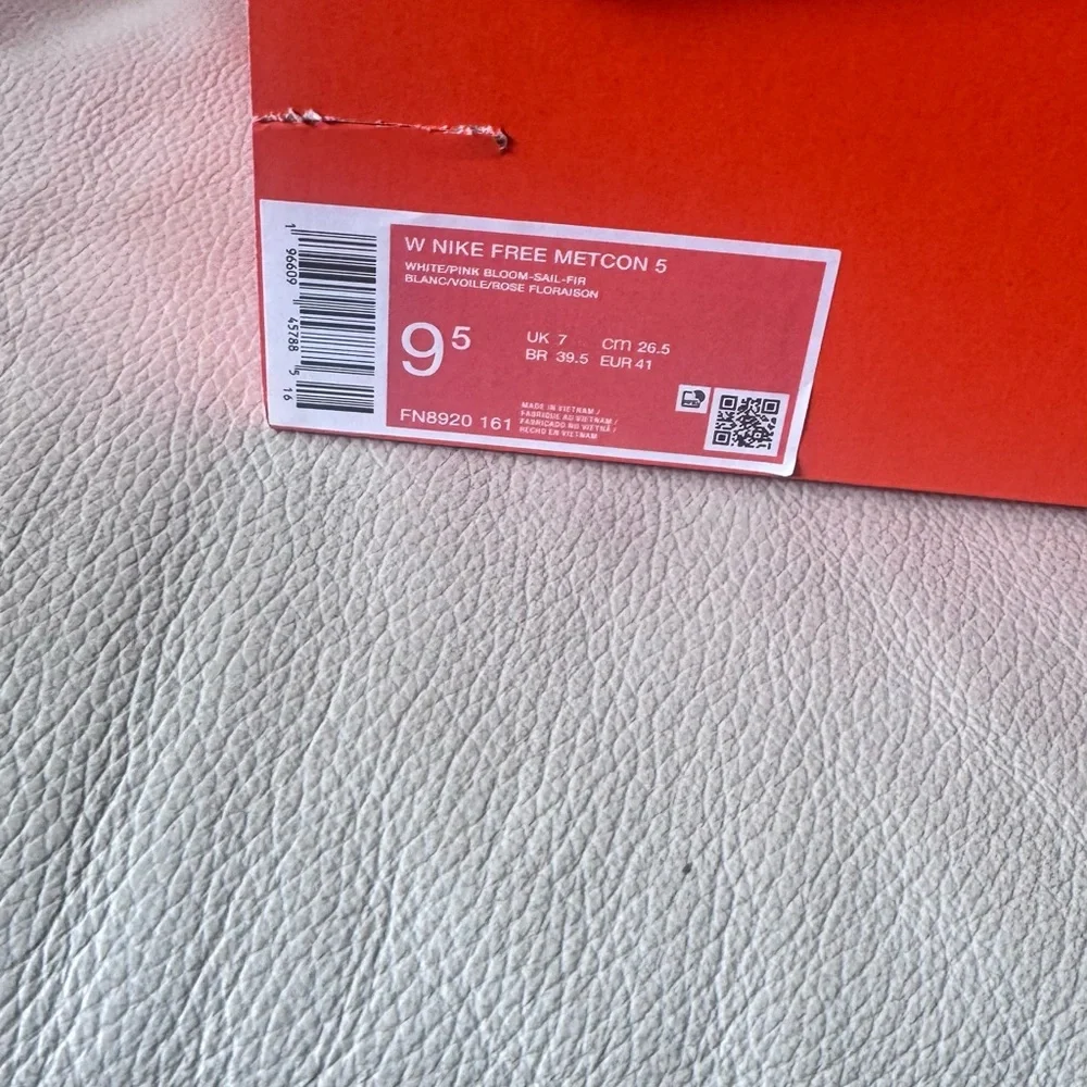 BRAND NEW- Nike Women’s White and Pink Sneakers with Blue Accents - Picture 4 of 5